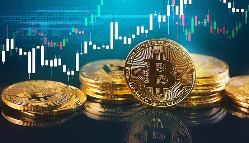 une pièce symbolisant le bitcoin avec un graphique derrière elle