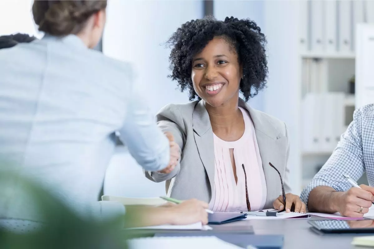 Boom de l’Emploi aux USA : Chômage en Chute, Salaires en Hausse…