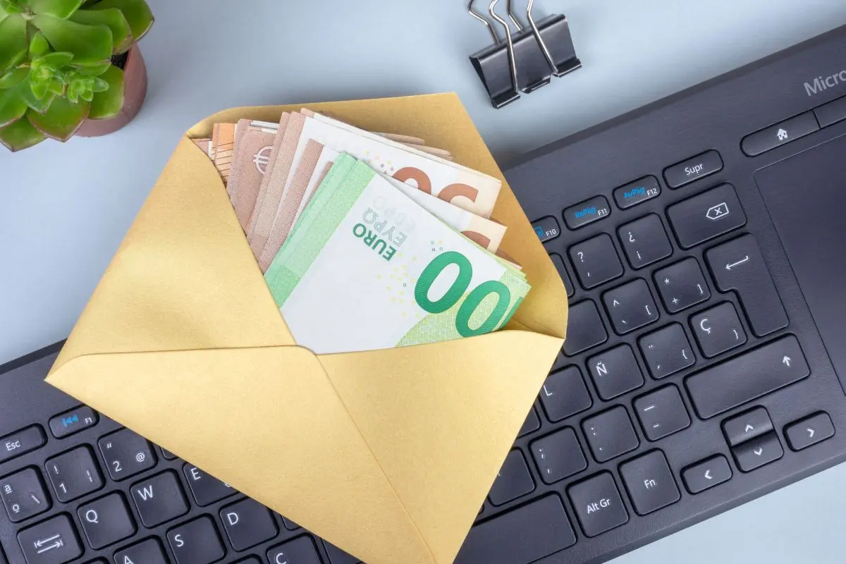 Envoi d’argent en liquide pour Noël : Pourquoi c’est si risqué ?
